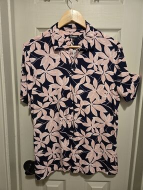 Express Men’s Navy & Pink Floral Button-Up Shirt xs/small